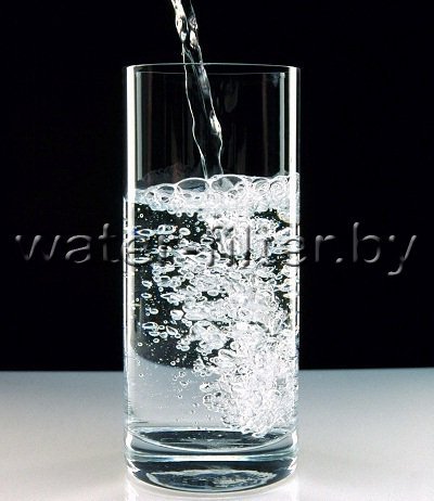 стакан чистой питьевой воды стакан чистой питьевой воды